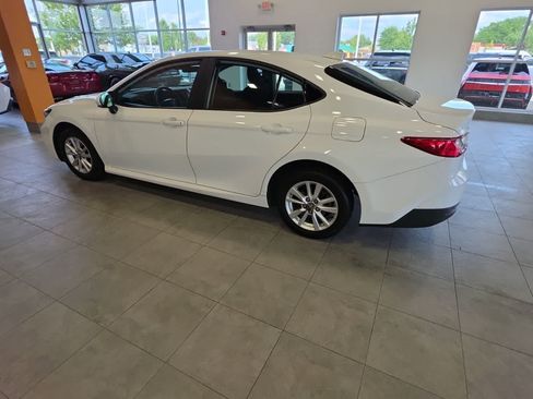 Used 2025 Toyota Camry LE AWD/4WD image 13