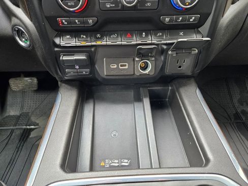 Used 2021 Chevrolet Silverado 1500 High Country w/ Technology Package AWD/4WD image 32