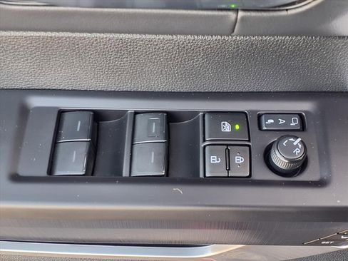 Used 2024 Toyota Sequoia Platinum image 7