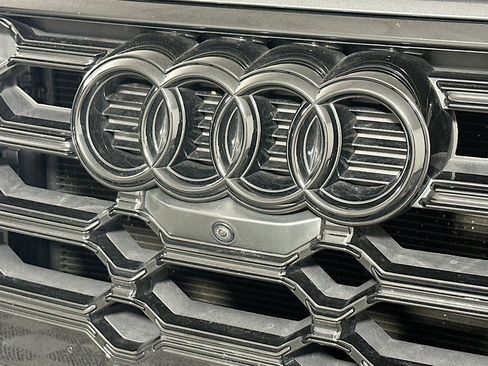 Used 2023 Audi SQ5 Premium Plus w/ Premium Plus Package image 15