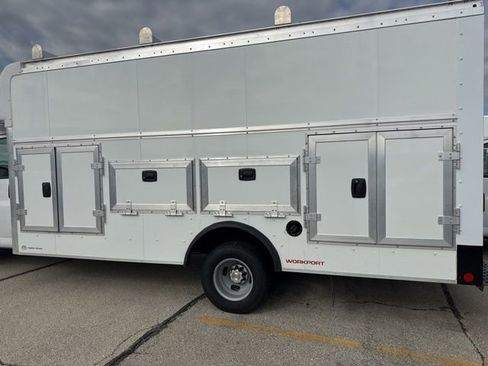 New 2025 Chevrolet Express 4500 w/ Power Convenience Package RWD image 9