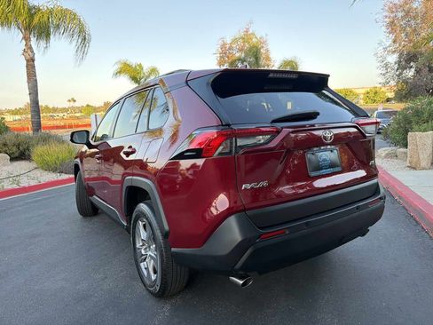 Used 2022 Toyota RAV4 XLE w/ Convenience Package FWD image 22