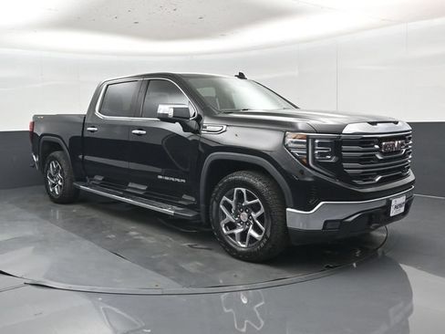 Used 2022 GMC Sierra 1500 SLT w/ SLT Convenience Package AWD/4WD image 1