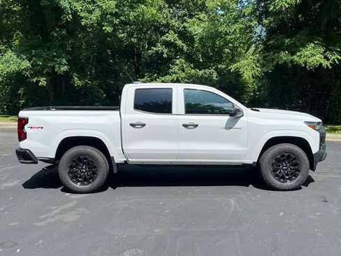 Used 2025 Chevrolet Colorado W/T w/ Advanced Trailering Package AWD/4WD image 2