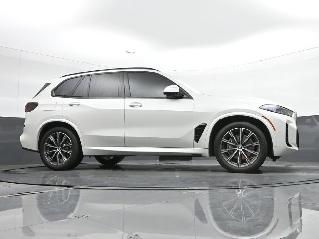 Used 2025 BMW X5 xDrive40i w/ M Sport Package AWD/4WD image 43