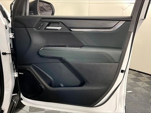 Certified 2025 GMC Acadia AT4 w/ Super Cruise Package image 21