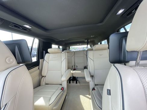 Used 2024 Cadillac Escalade ESV Premium Luxury AWD/4WD image 20