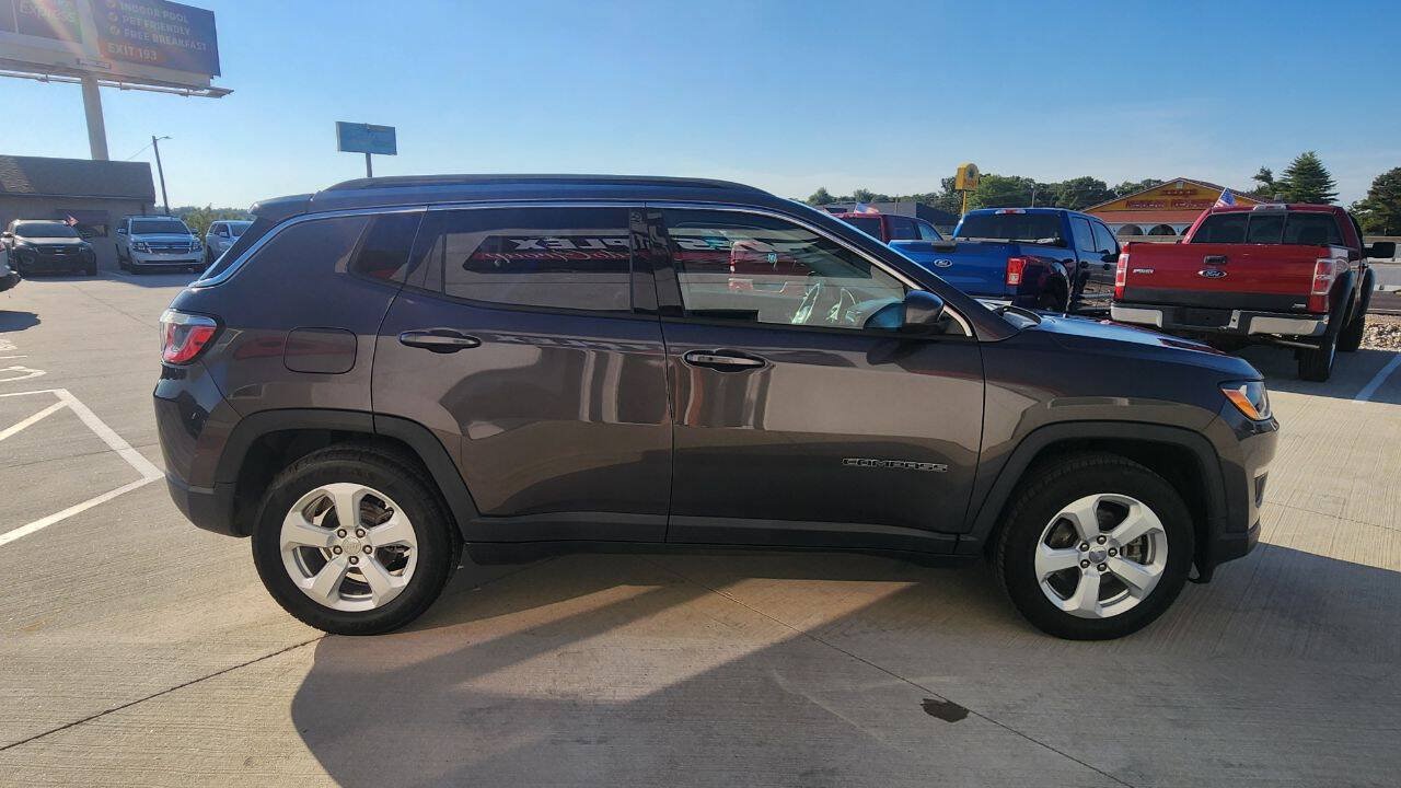 Used 2018 Jeep Compass Latitude w/ Popular Equipment Group FWD image 7