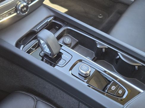 Used 2024 Volvo S60 B5 Core image 21