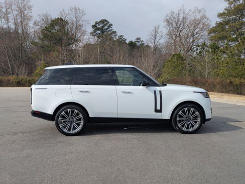 Certified 2023 Land Rover Range Rover SE image 4