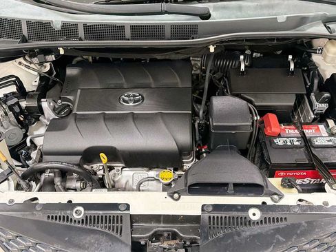 Used 2014 Toyota Sienna SE FWD image 32
