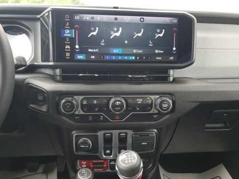 Used 2025 Jeep Wrangler Sport AWD/4WD image 21