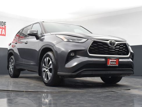 Used 2022 Toyota Highlander XLE image 33