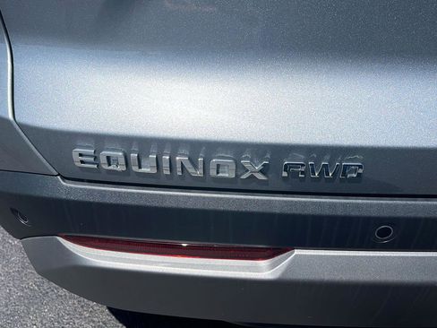 New 2026 Chevrolet Equinox LT w/ Convenience Package II AWD/4WD image 5