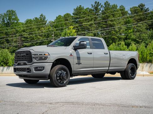 New 2026 RAM 3500 Laramie AWD/4WD image 9
