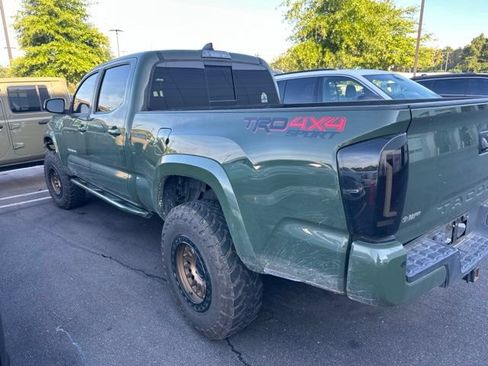 Used 2022 Toyota Tacoma TRD Sport w/ Technology Package AWD/4WD image 2