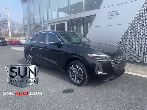 Used 2025 Audi Q5 Premium w/ 19" Wheel Package image 1