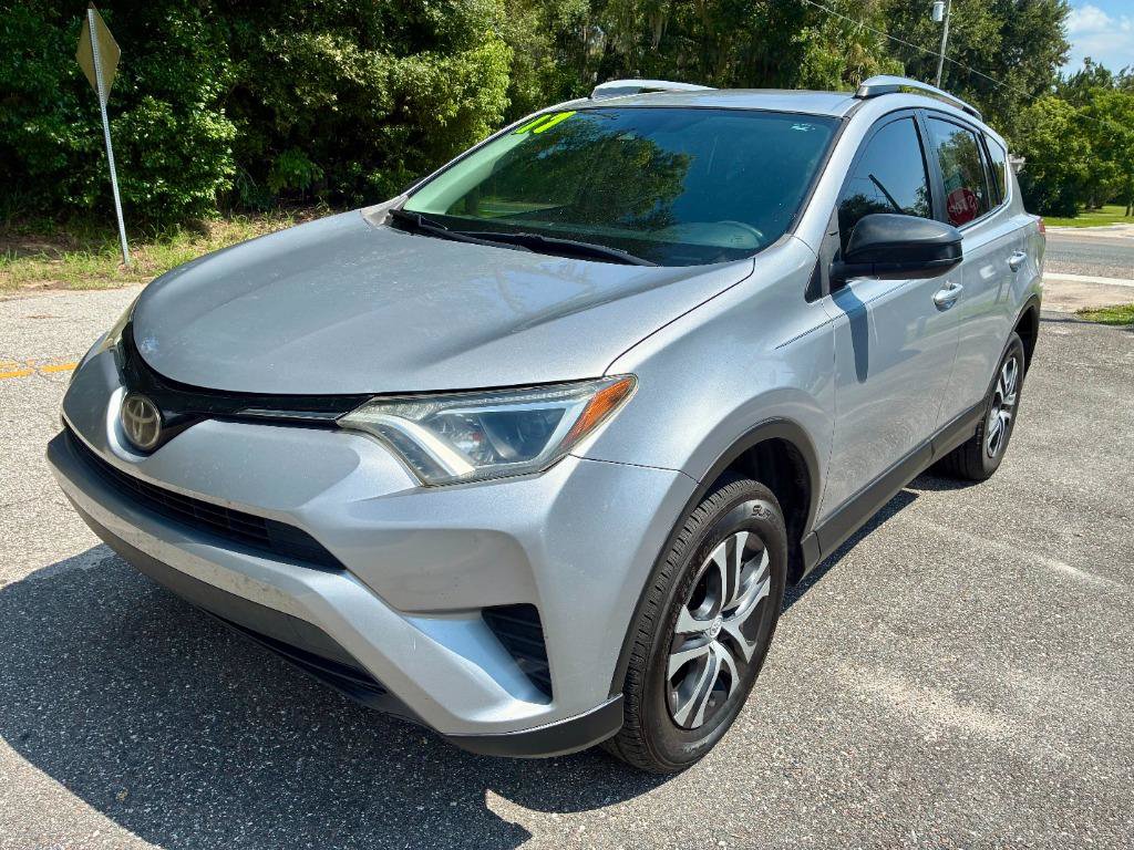 Used 2017 Toyota RAV4 LE FWD image 1