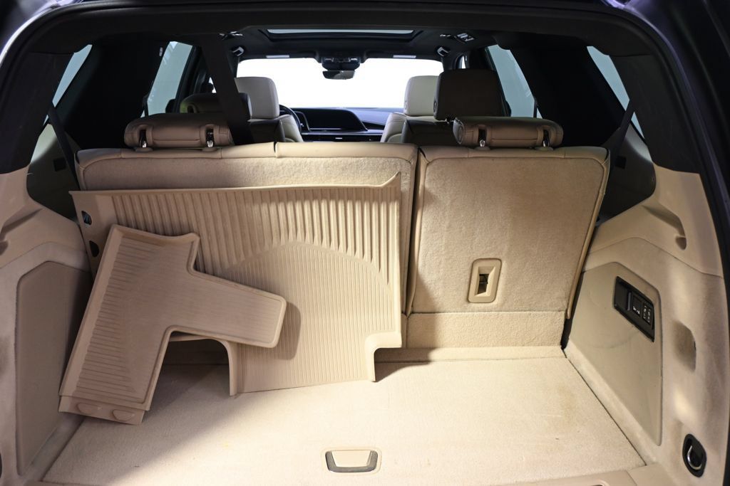 Certified 2024 Cadillac Escalade Premium Luxury w/ LPO, Floor Liner Package AWD/4WD image 19