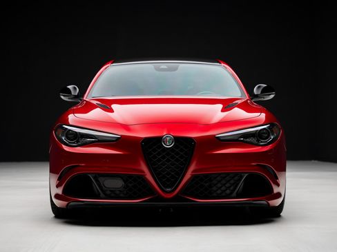 Used 2023 Alfa Romeo Giulia Quadrifoglio w/ Active Assist Plus Package RWD image 8