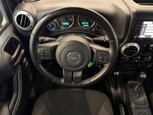 Used 2017 Jeep Wrangler Unlimited Sahara w/ Connectivity Group AWD/4WD image 14