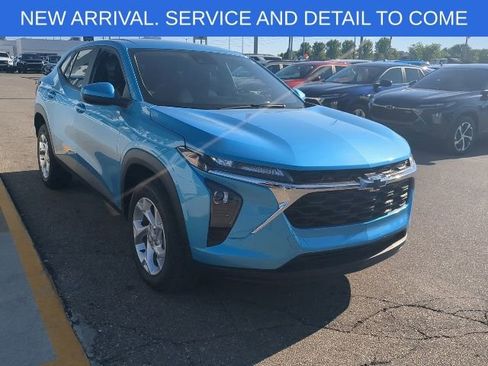 Used 2025 Chevrolet Trax LS w/ LS Convenience Package FWD image 10