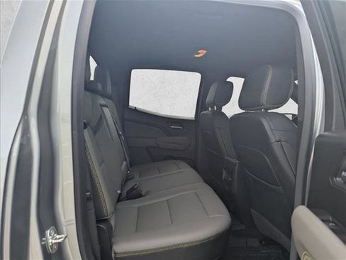 Used 2025 Chevrolet Colorado ZR2 w/ Technology Package image 18