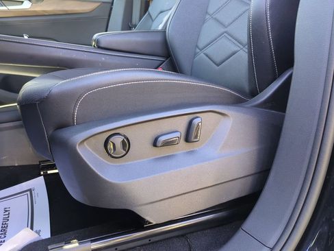 Used 2025 Volkswagen Atlas SE image 14