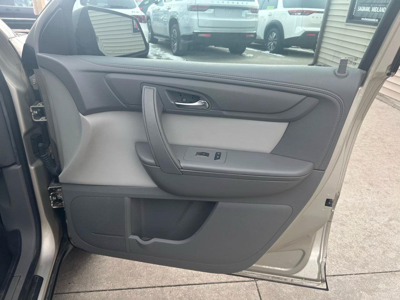 Used 2015 GMC Acadia SLE FWD image 17