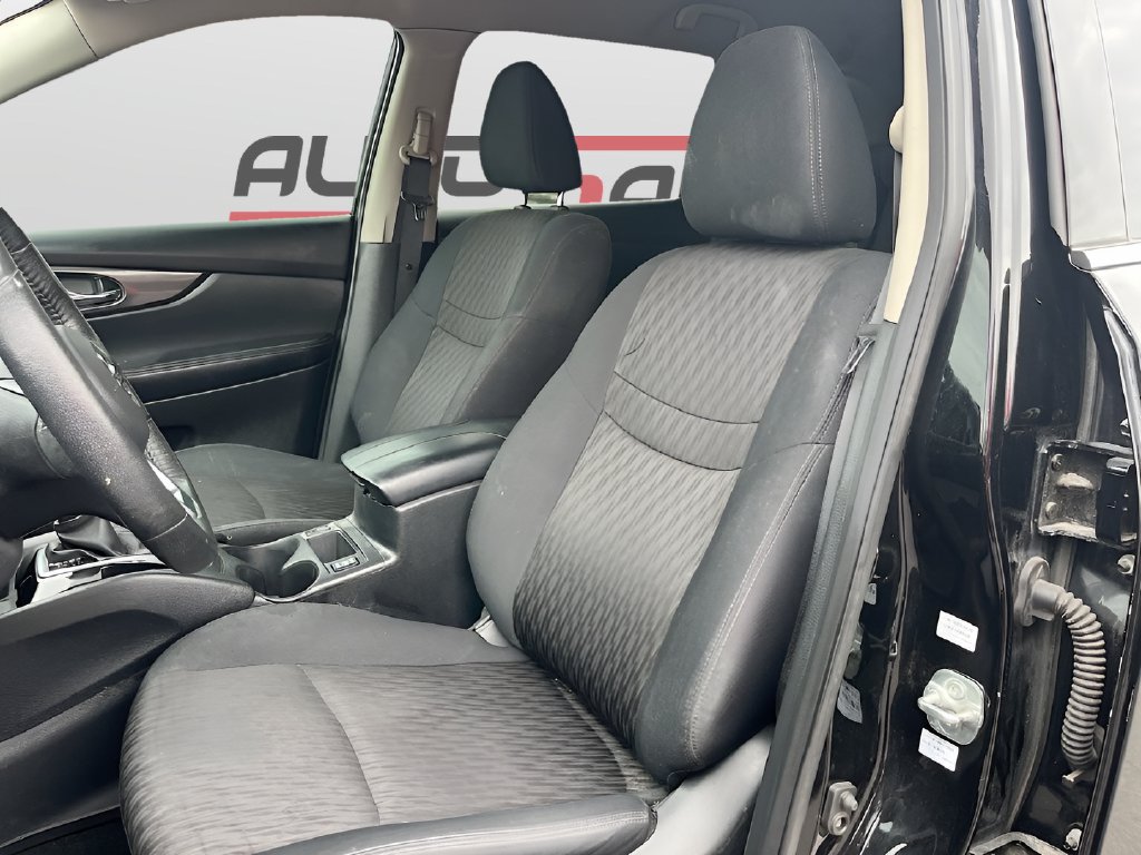 Used 2019 Nissan Rogue SV w/ Premium Package FWD image 21