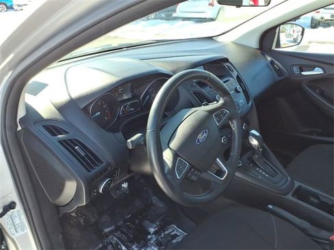 Used 2016 Ford Focus SE w/ SE Sport Package image 10