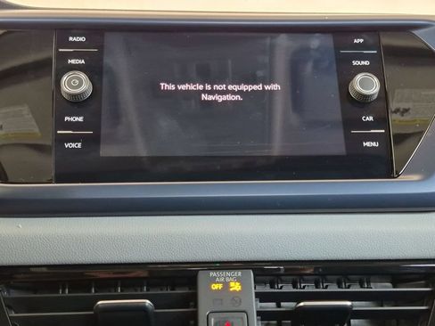 Used 2022 Volkswagen Taos SE w/ Panoramic Sunroof Package FWD image 14