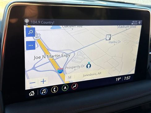 Used 2021 Chevrolet Suburban RST w/ Luxury Package image 22