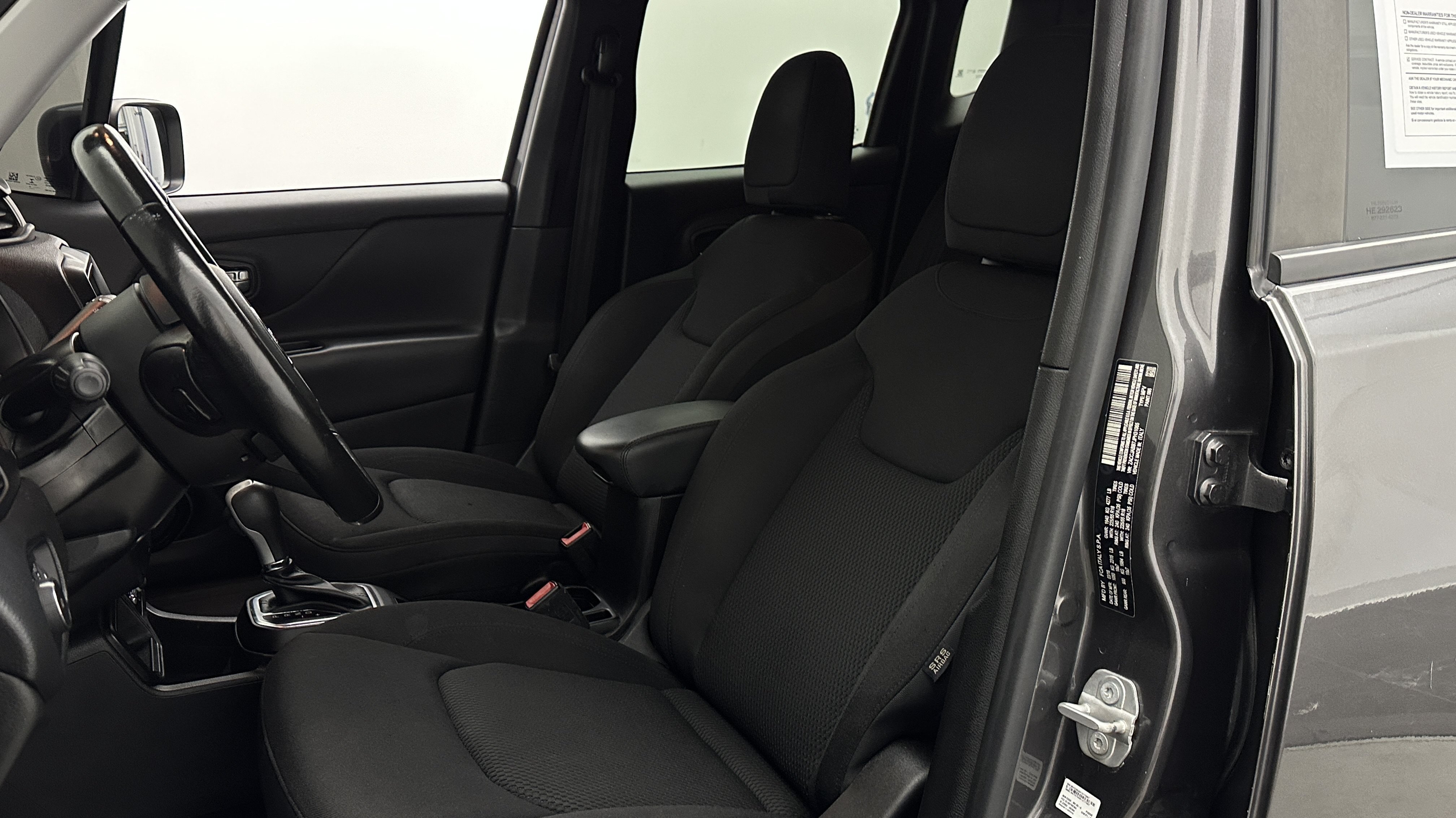 Used 2018 Jeep Renegade Altitude FWD image 15