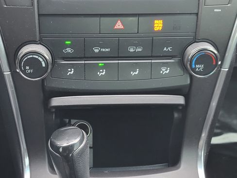 Used 2016 Toyota Camry SE image 30