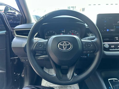 Used 2025 Toyota Corolla LE FWD image 9
