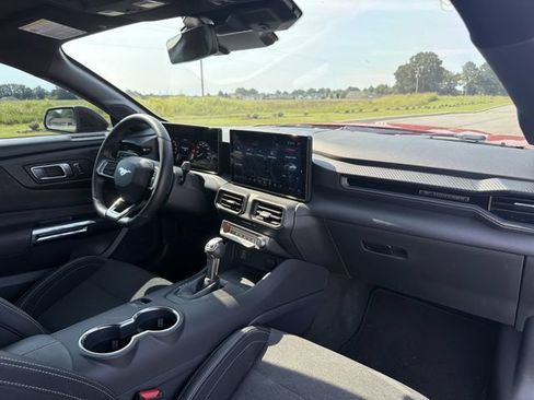 Used 2025 Ford Mustang GT RWD image 16
