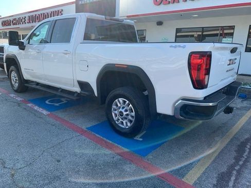 Used 2021 GMC Sierra 2500 SLE w/ SLE Value Package; AWD/4WD image 2
