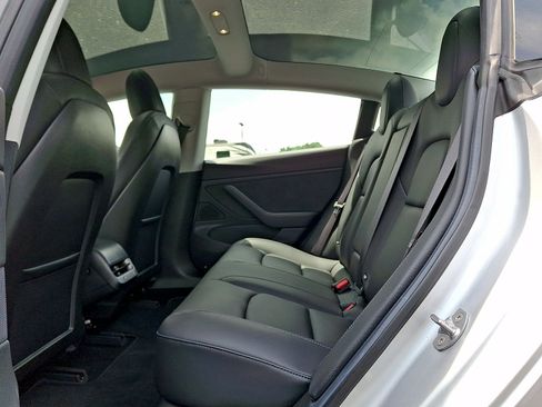 Used 2018 Tesla Model 3 Mid Range RWD image 19