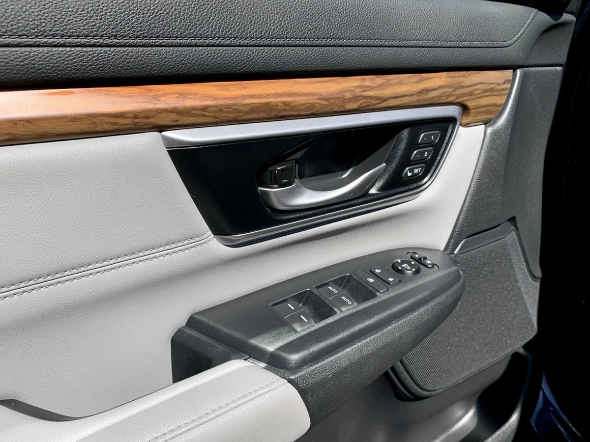 Used 2019 Honda CR-V Touring image 16
