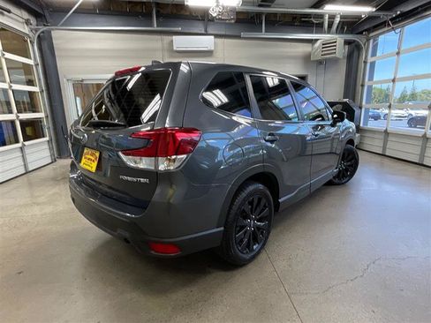 Used 2022 Subaru Forester AWD/4WD image 5