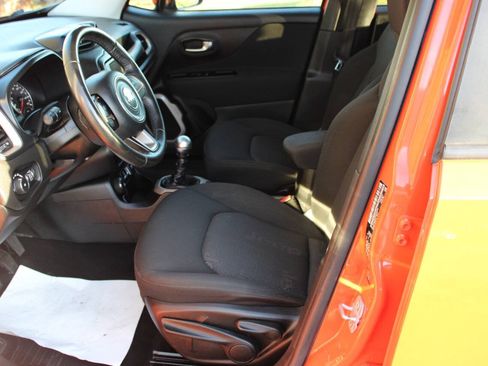 Used 2016 Jeep Renegade Latitude AWD/4WD image 7