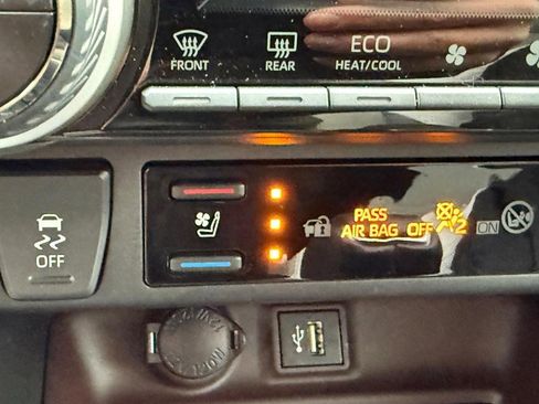 Used 2023 Toyota RAV4 Limited image 24