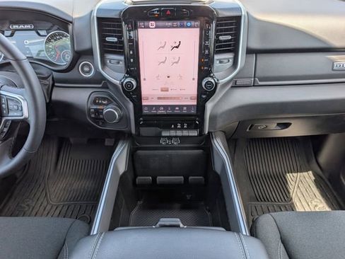 Used 2025 RAM 1500 Big Horn AWD/4WD image 7