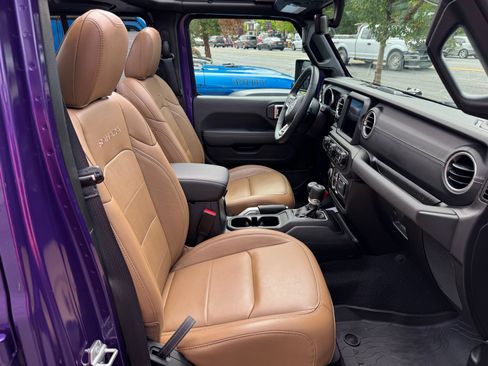 Used 2023 Jeep Wrangler Unlimited Sahara w/ Cold Weather Group AWD/4WD image 43