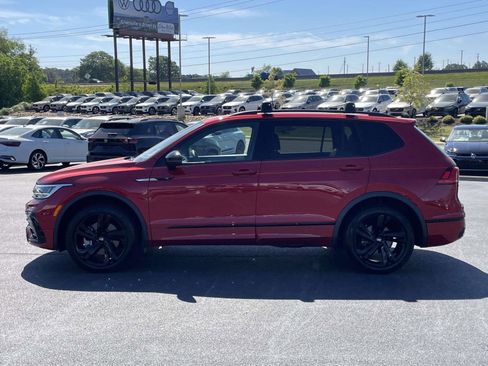 Certified 2024 Volkswagen Tiguan SE R-Line image 4