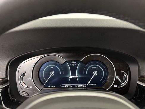 Used 2019 BMW 530e w/ M Sport Package RWD image 28