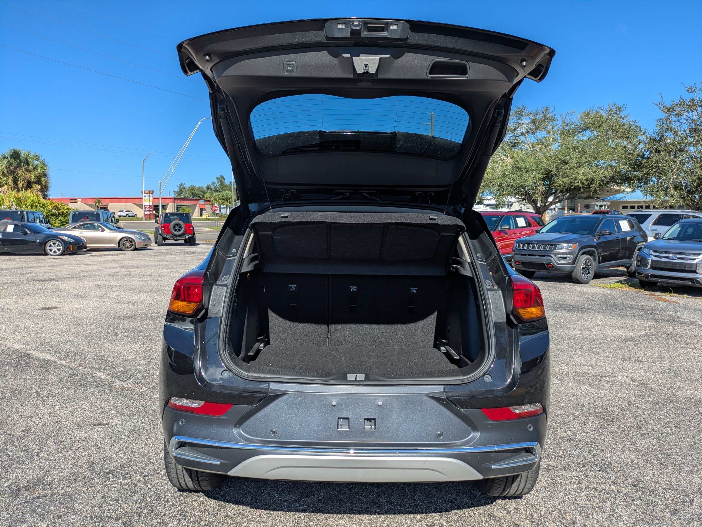 Used 2023 Buick Encore GX Essence w/ Advanced Technology Package FWD image 32
