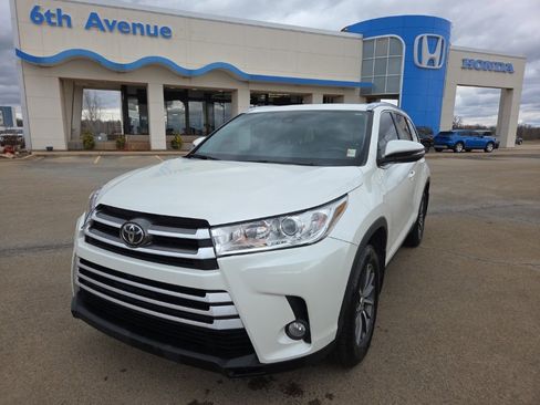 Used 2019 Toyota Highlander XLE image 1