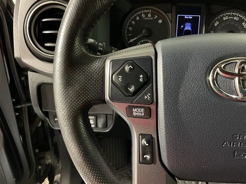 Used 2020 Toyota Tacoma TRD Off-Road image 21